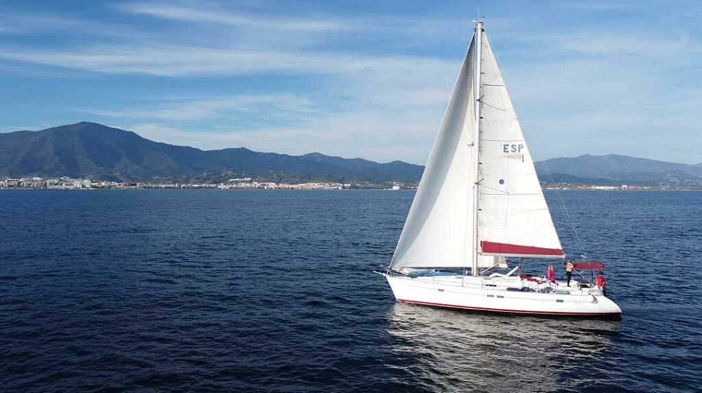 Luxury Sailboat Hire: Bénéteau Oceanis 411